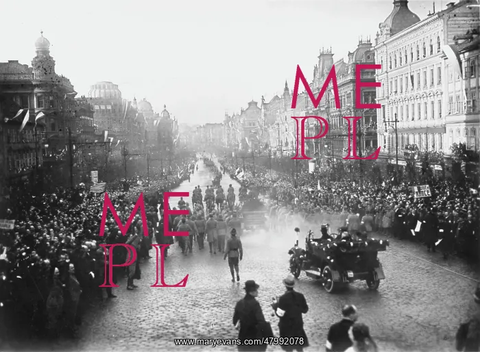 : Masaryk arrives in Prague 1918 : Masaryk arrives in Prague 1918