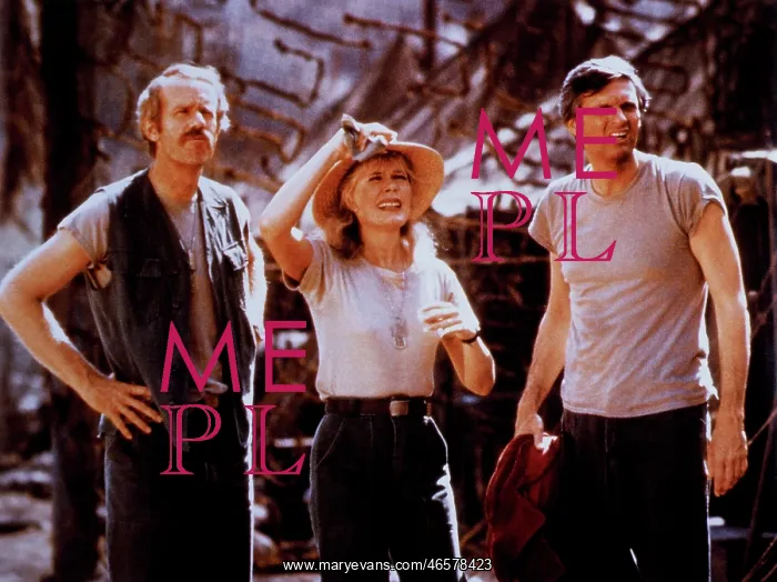: M*A*S*H. Mike Farrell, Loretta Swit and Alan Alda : M*A*S*H. Mike Farrell, Loretta Swit and Alan Alda