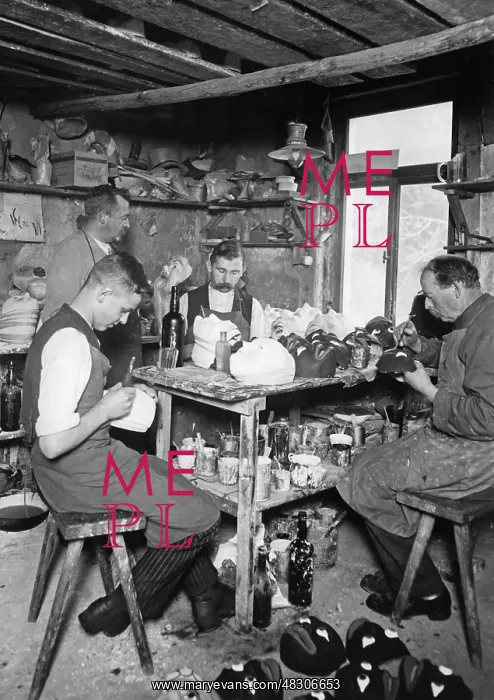 : Mask making in Manebach, 1925 : Mask making in Manebach, 1925