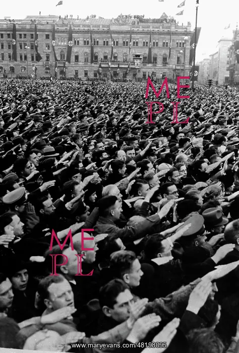 : Mass enthusiasm at the return of Hitler in Berlin, 1938 : Mass enthusiasm at the return of Hitler in Berlin, 1938