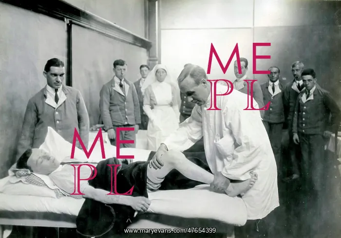 : Masseur at work, Quex Park VAD Hospital : Masseur at work, Quex Park VAD Hospital