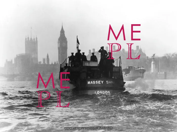 : Massey Shaw fireboat on the River Thames : Massey Shaw fireboat on the River Thames