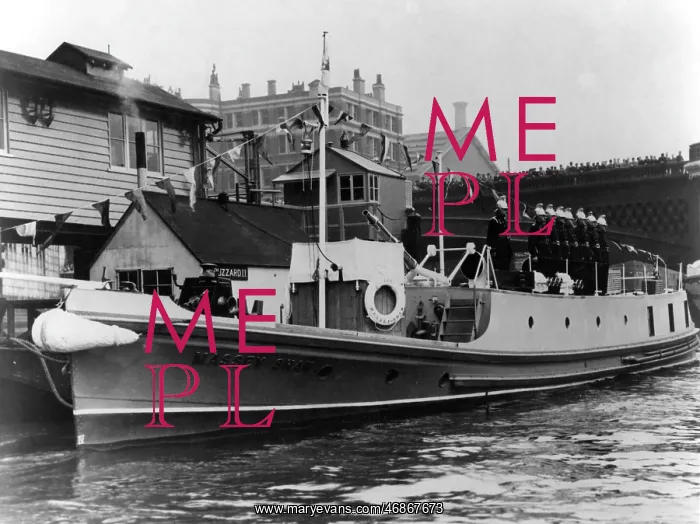 : Massey Shaw fireboat on the River Thames : Massey Shaw fireboat on the River Thames