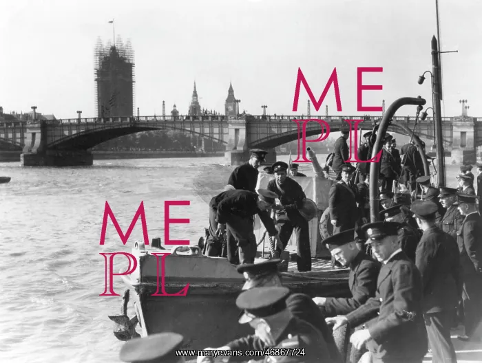 : Massey Shaw fireboat on the River Thames : Massey Shaw fireboat on the River Thames