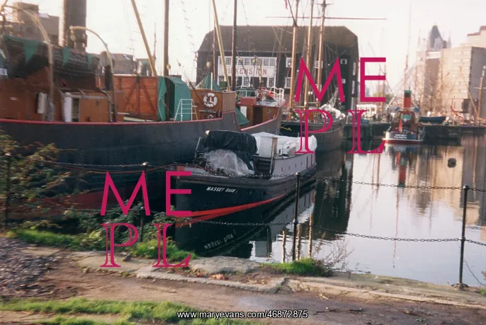 : Massey Shaw fireboat, St Katharine's Dock, East London : Massey Shaw fireboat, St Katharine's Dock, East London