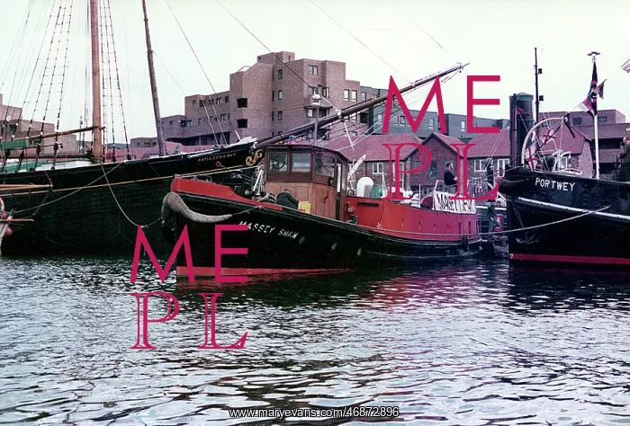 : Massey Shaw fireboat, St Katharine's Dock, East London : Massey Shaw fireboat, St Katharine's Dock, East London