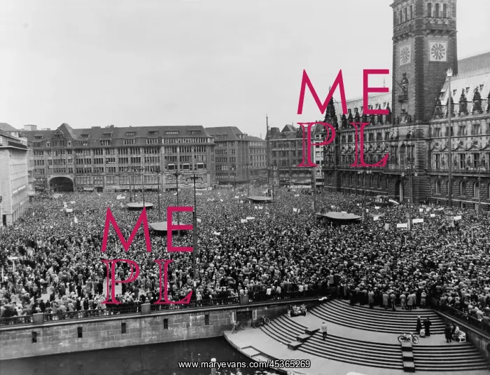 : Massive anti-nuclear demonstration against atomic : Massive anti-nuclear demonstration against atomic