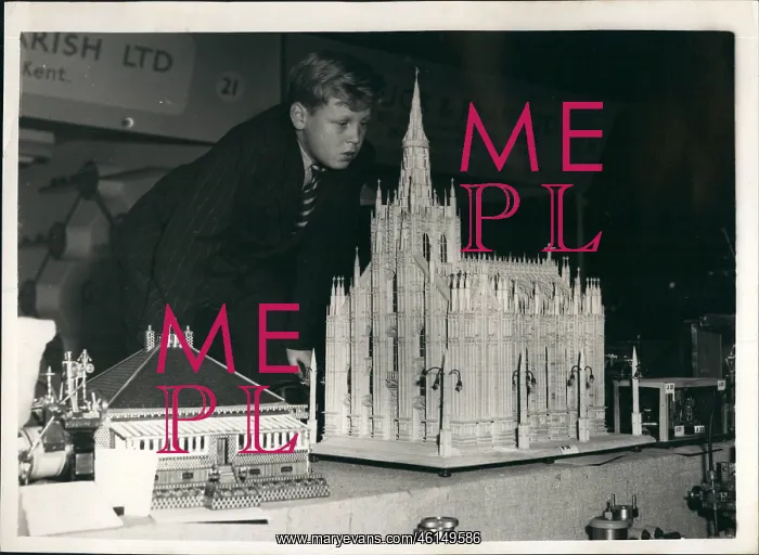 : Matchstick model of Milan Cathedral, exhibition in London : Matchstick model of Milan Cathedral, exhibition in London