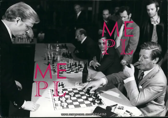 : Mathias Gerusel v Helmut Schmidt in chess match, Germany : Mathias Gerusel v Helmut Schmidt in chess match, Germany