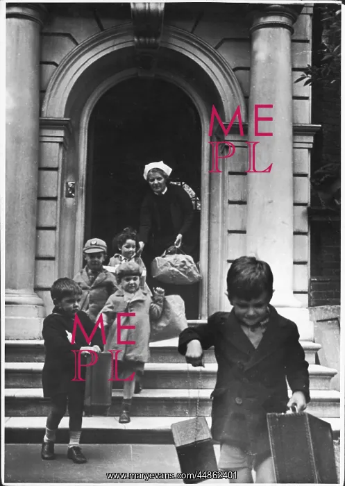 : MATRON & EVACUEES : MATRON & EVACUEES