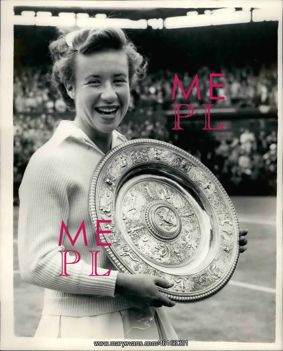 : Maureen Connolly wins tennis final at Wimbledon : Maureen Connolly wins tennis final at Wimbledon