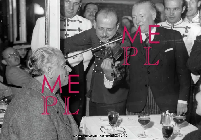 : Max Reinhardt at the World Exhibition in Paris : Max Reinhardt at the World Exhibition in Paris