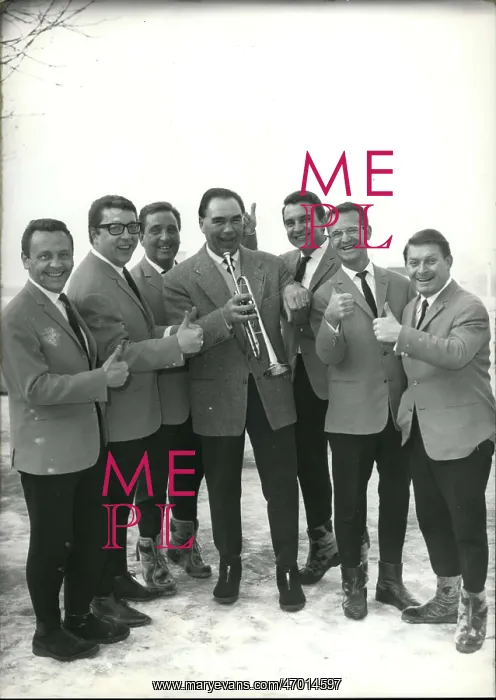 : Max Schmeling and band members : Max Schmeling and band members