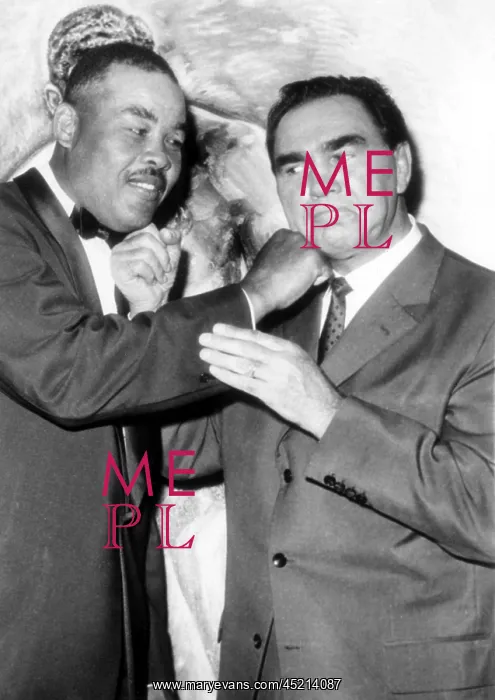 : Max Schmeling and Joe Louis pose for photo ? : Max Schmeling and Joe Louis pose for photo ?