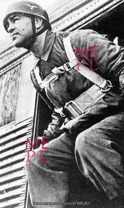 : Max Schmeling as a paratrooper : Max Schmeling as a paratrooper