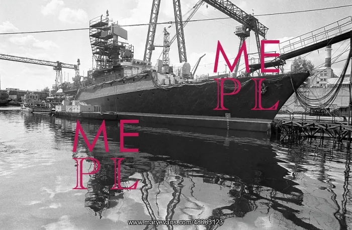 : Maxim Gorky shipyard, 1992 : Maxim Gorky shipyard, 1992