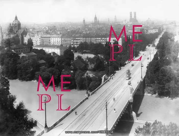: Maximilians Bridge in Munich : Maximilians Bridge in Munich