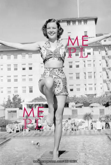 : Maxine Jennings on the beach, 1930s : Maxine Jennings on the beach, 1930s