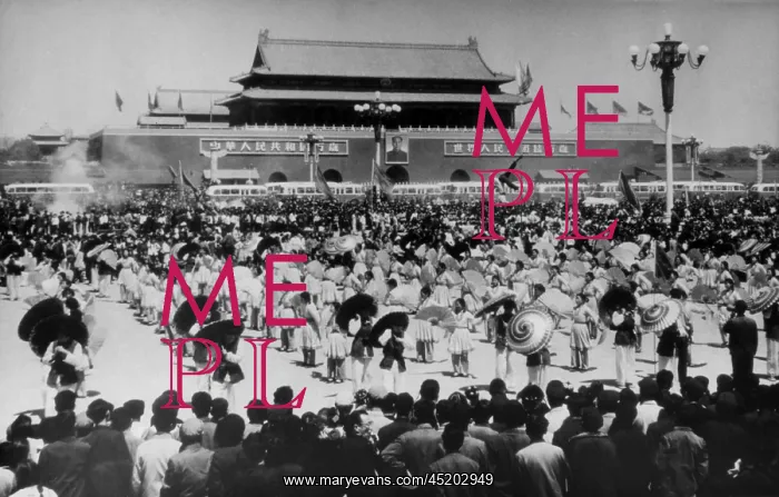 : May Day in Beijing. A dance performance ? : May Day in Beijing. A dance performance ?