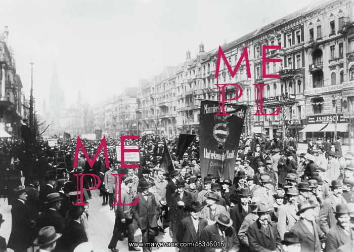 : May Day demonstration in Berlin, 1919 : May Day demonstration in Berlin, 1919