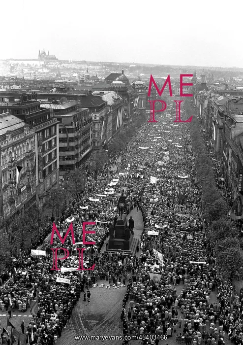 : May Day - parade - banners - Communist propaganda : May Day - parade - banners - Communist propaganda