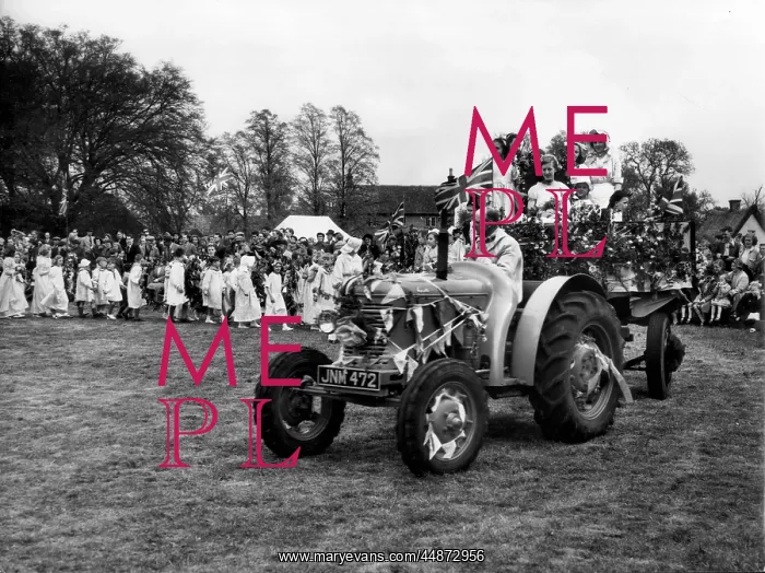 : MAY DAY TRACTOR : MAY DAY TRACTOR