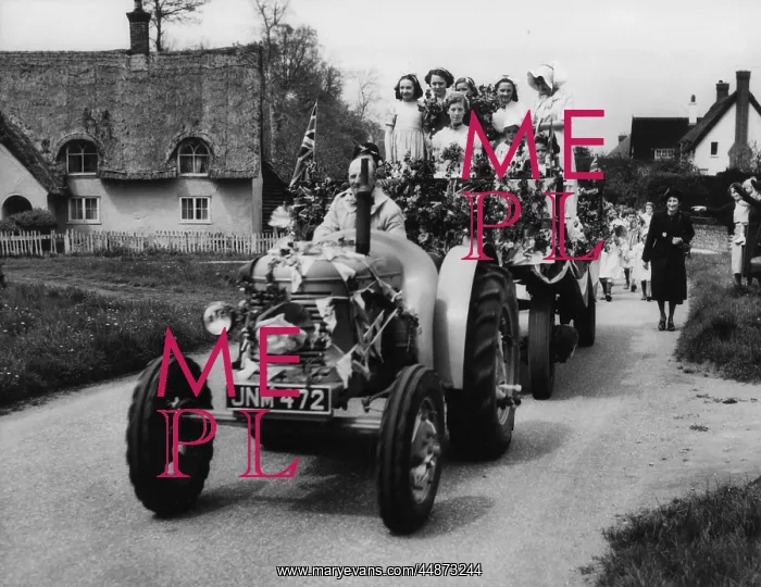 : MAY DAY TRACTOR : MAY DAY TRACTOR
