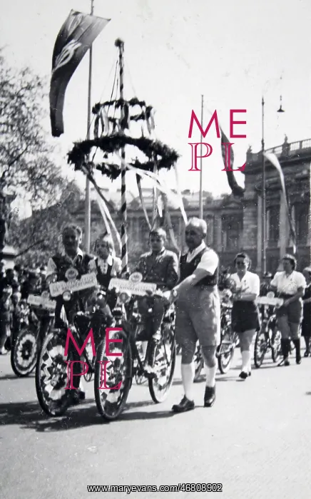 : May march on Rathausplatz 1950 : May march on Rathausplatz 1950
