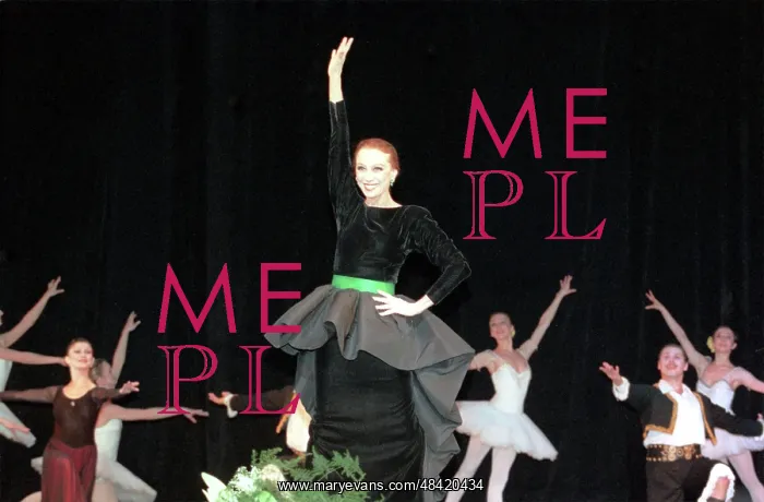 : Maya Plisetskaya with ballet dancers from the : Maya Plisetskaya with ballet dancers from the