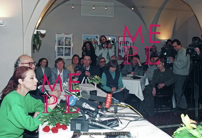 : Maya Plisetskaya holding press conference, 1995 : Maya Plisetskaya holding press conference, 1995