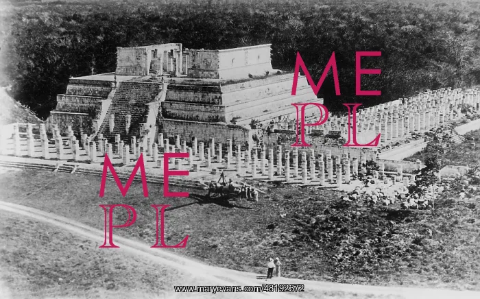 : Maya pyramid with the Group of a Thousand Columns in Chichen : Maya pyramid with the Group of a Thousand Columns in Chichen