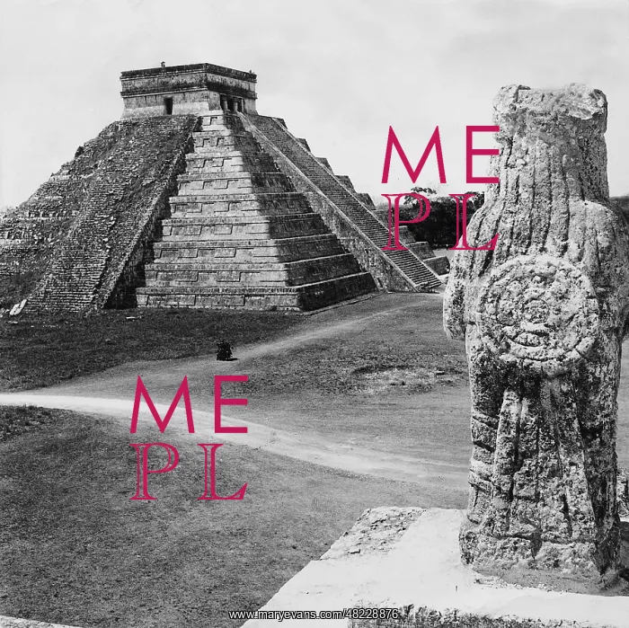  : Mayan pyramid in Chichen Itza