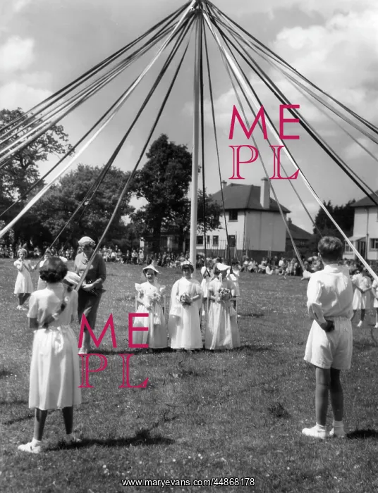 : MAYPOLE DANCING : MAYPOLE DANCING