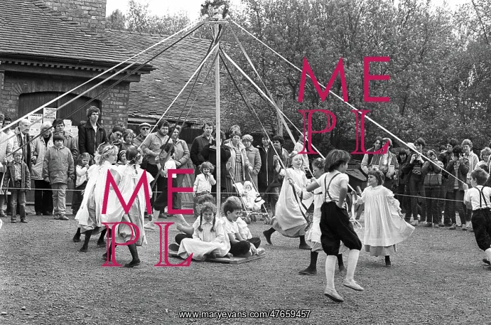 : Maypole dancing Blists Hill, Shropshire -2 : Maypole dancing Blists Hill, Shropshire -2