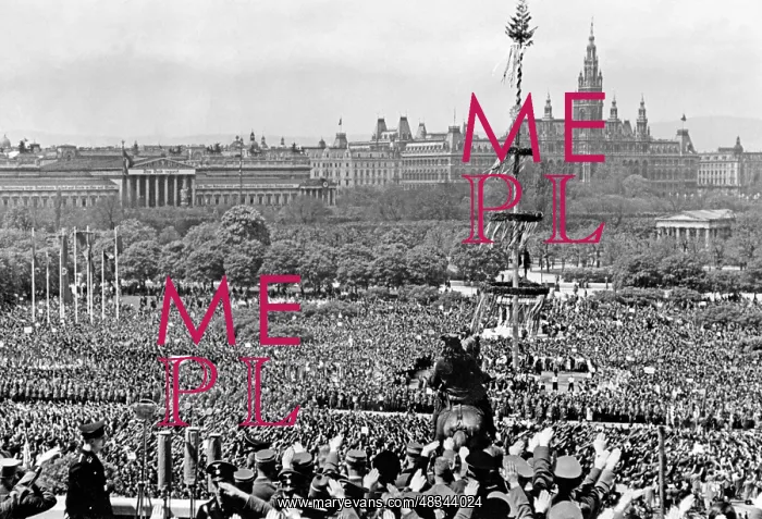 : Maypole on the Heldenplatz in Vienna, 1938 : Maypole on the Heldenplatz in Vienna, 1938