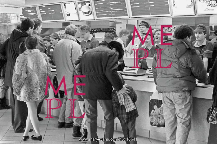 : McDonald's in Moscow, 1993 : McDonald's in Moscow, 1993