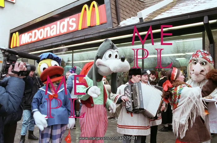 : McDonalds opening its first restaurant in Moscow, 1990 : McDonalds opening its first restaurant in Moscow, 1990