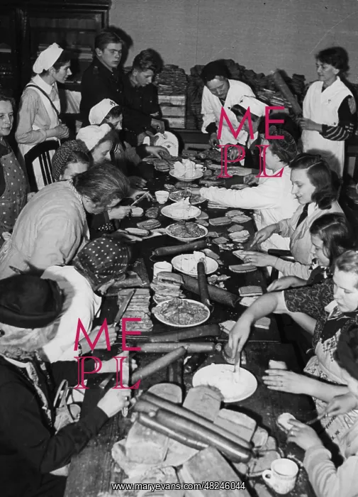  : Meal for bomb victims, 1943
