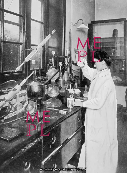: MEDICAL STUDENT IN LAB : MEDICAL STUDENT IN LAB