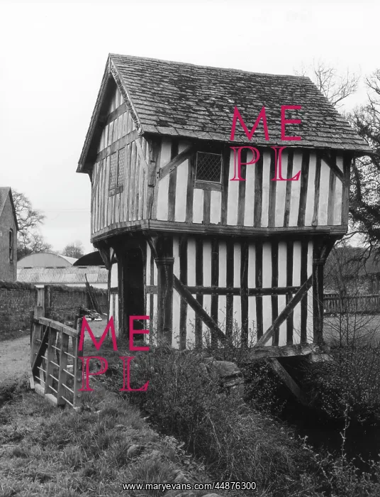 : MEDIEVAL GATEHOUSE : MEDIEVAL GATEHOUSE