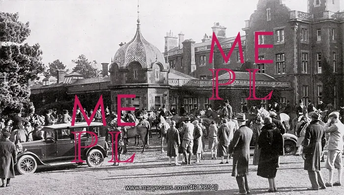: The Meet in front of Easthampstead Park, Berkshire : The Meet in front of Easthampstead Park, Berkshire