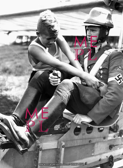 : A member of the Flieger- HJ before the launch of his gli : A member of the Flieger- HJ before the launch of his gli