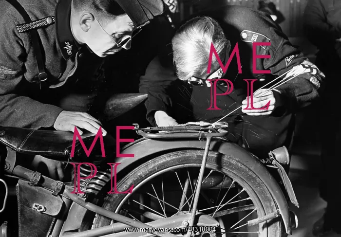 : A member of the Motor-HJ during welding work, 1942 : A member of the Motor-HJ during welding work, 1942