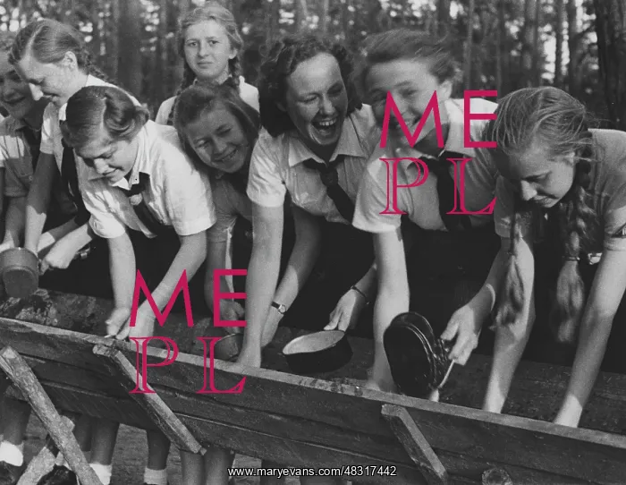 : Members of the BDM at a summer camp, 1939 : Members of the BDM at a summer camp, 1939