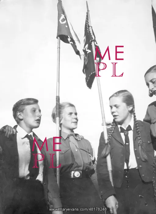 : Members of BDM and VDA Youth, 1933 : Members of BDM and VDA Youth, 1933