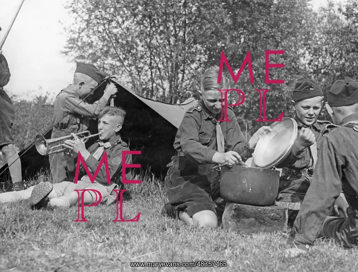 : Members of the Buendische Jugend in a camp, 1933 : Members of the Buendische Jugend in a camp, 1933