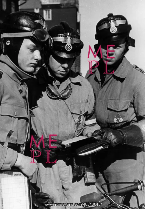 : Members of the Motor HJ looking at a map, 1940 : Members of the Motor HJ looking at a map, 1940