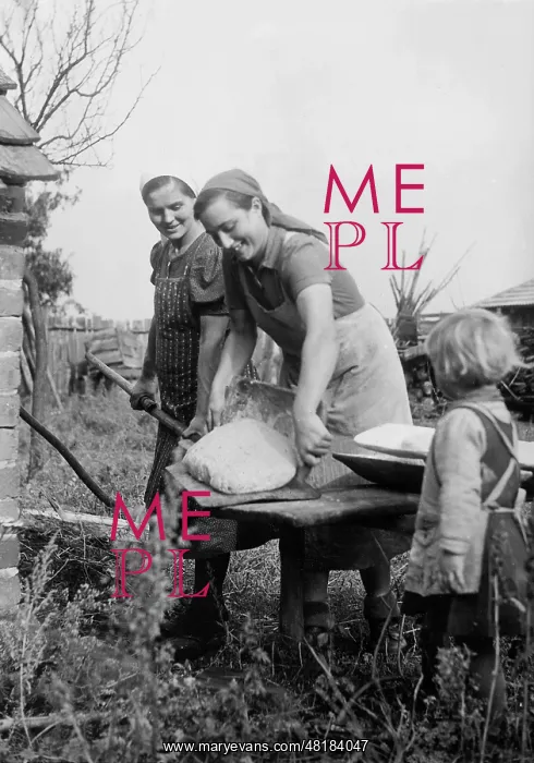 : Members of the RAD baking bread, 1940 : Members of the RAD baking bread, 1940