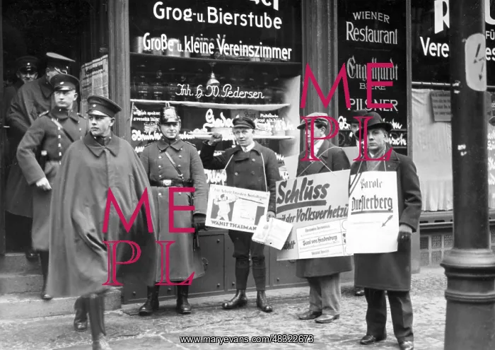: Members of the Schutzpolizei vote at the Reich : Members of the Schutzpolizei vote at the Reich