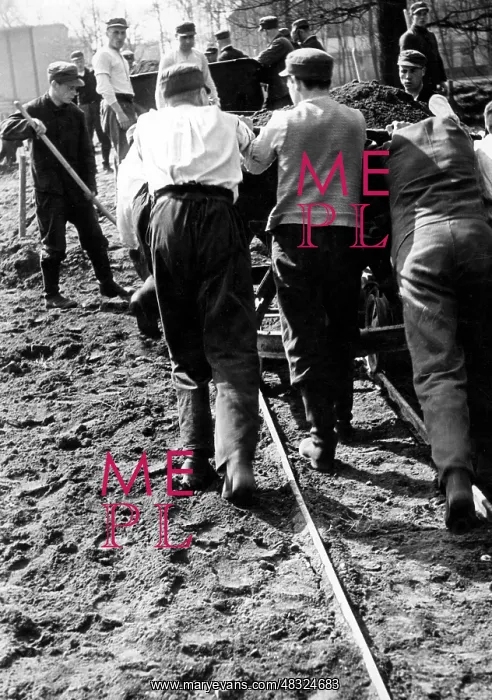 : Members of the Voluntary Labour Service - FAD : Members of the Voluntary Labour Service - FAD